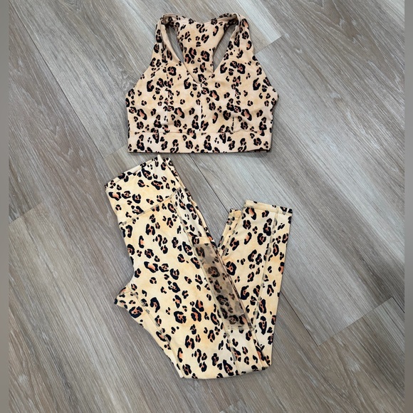 Fabletics Size M Two Piece Leopard Print Set - Picture 4 of 11